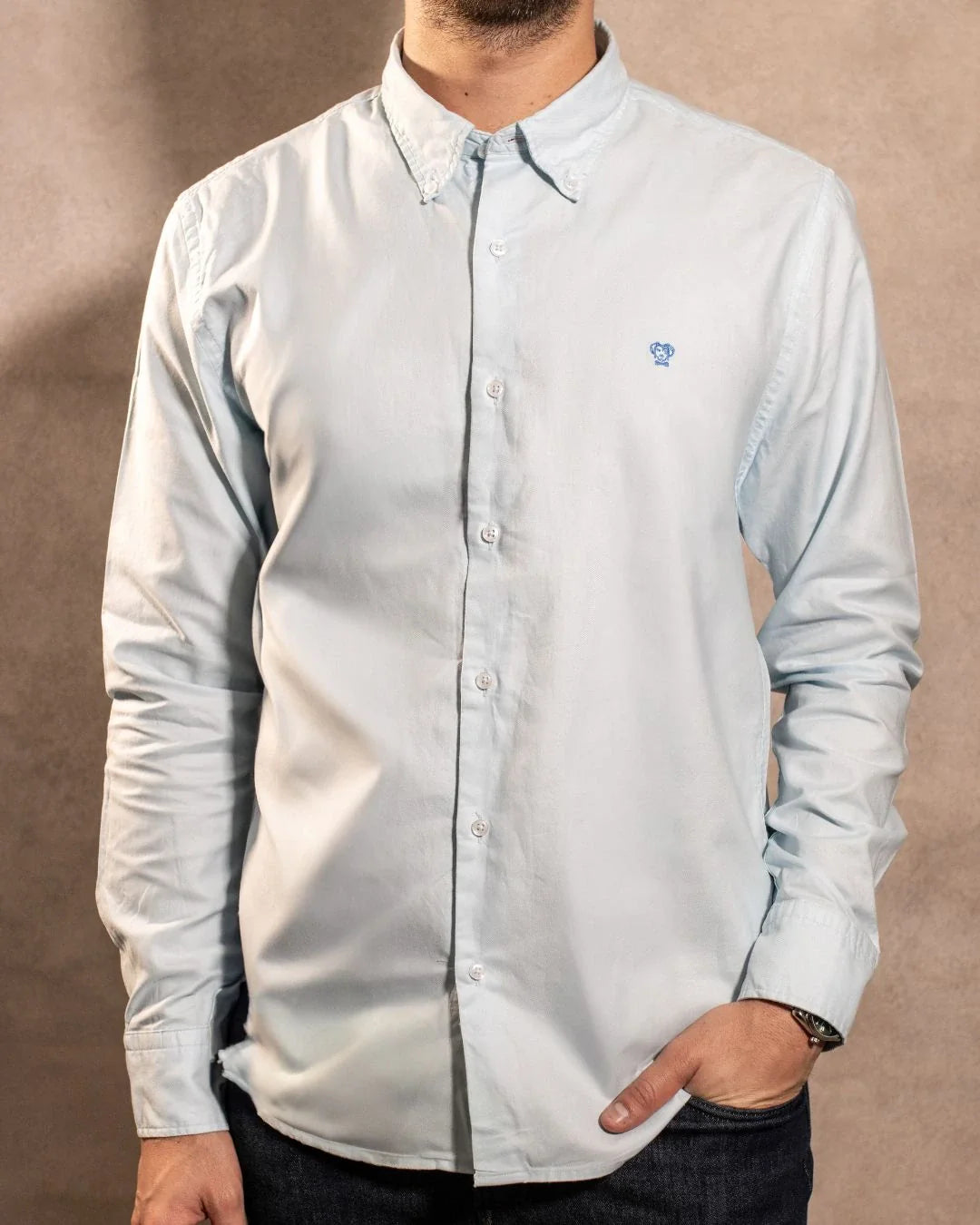 Camisa Antimanchas Oxford Azul Sky Logo Combinado