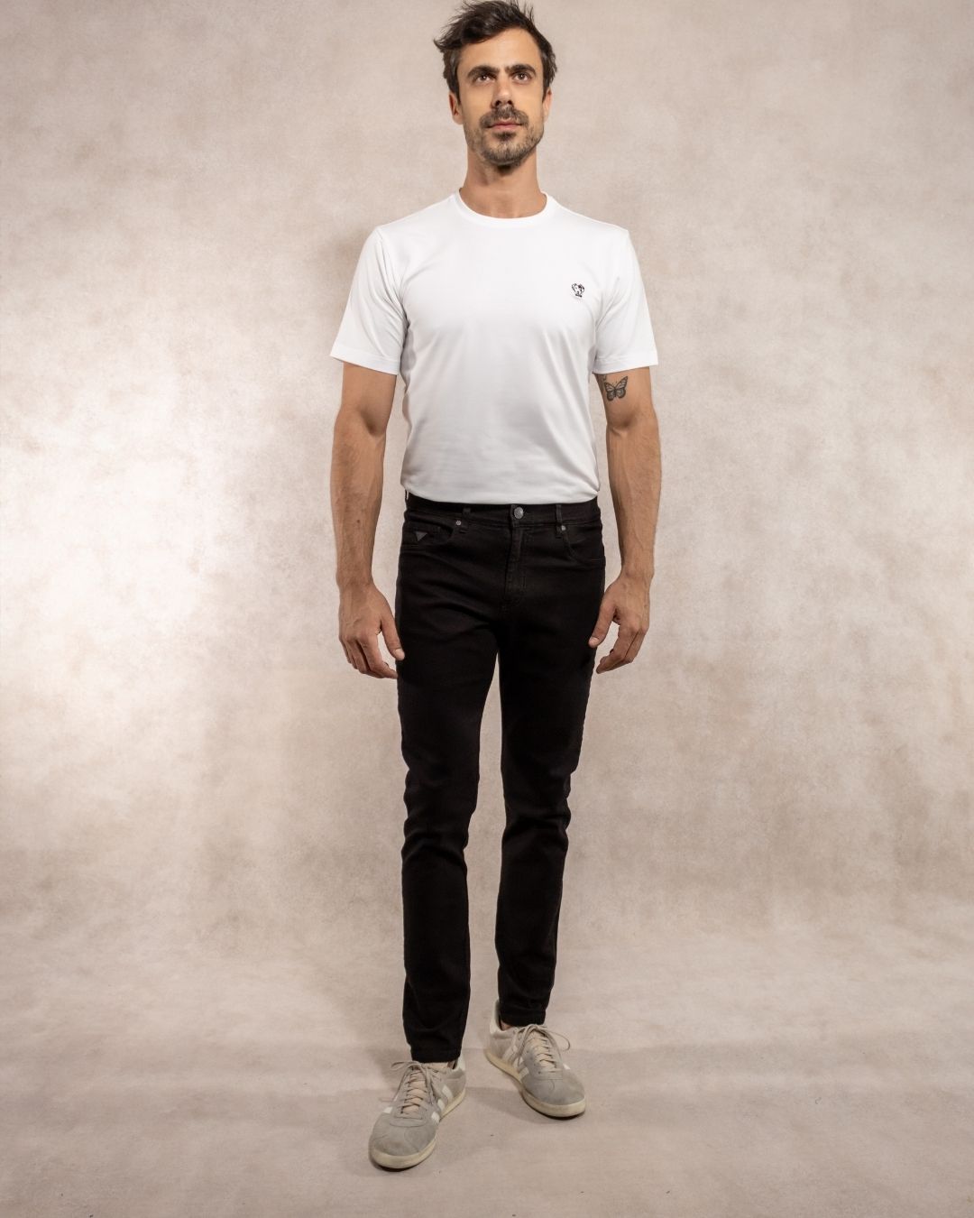 Jean elástico para hombre color negro marca DANTE regular fit foto completo